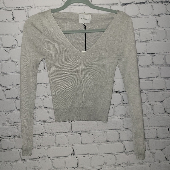 NWT Pink Rose Light Gray Knit Top - Picture 1 of 4